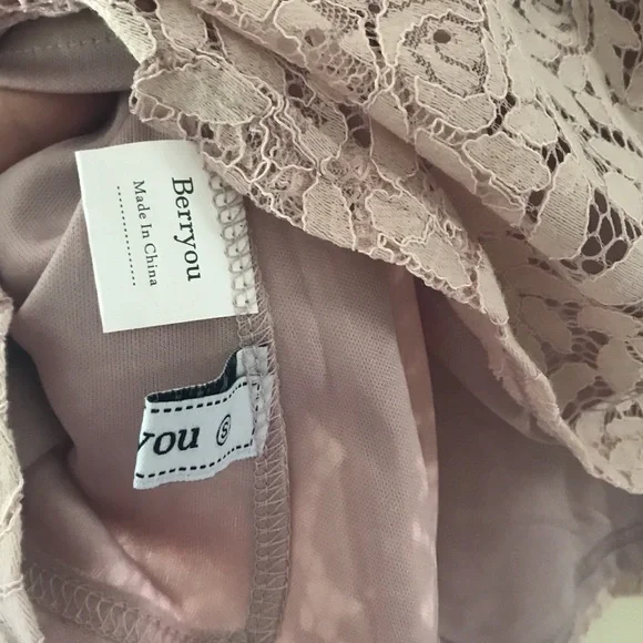 Berryou Sleeveless Lace Top Blush Size Small - Picture 5 of 5